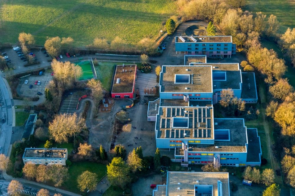 Aerial photograph Gevelsberg - School building of the Hauptschule Gevelsberg and of Staedtischen Gymnasium Gevelsberg Am Hofe in Gevelsberg in the state North Rhine-Westphalia, Germany