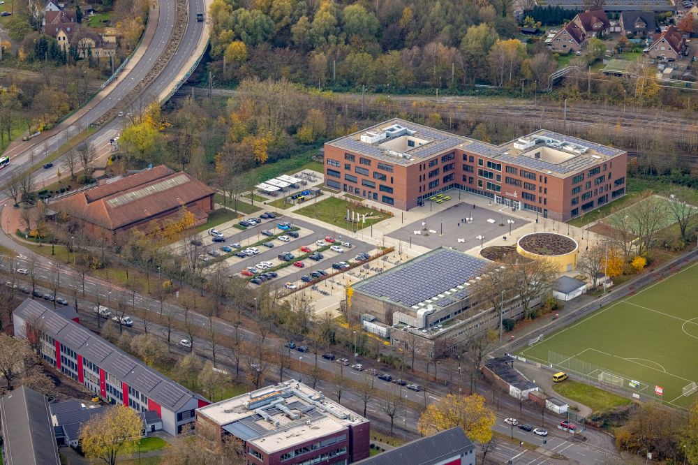 Aerial image Gladbeck - school building of Heisenberg Gymnasium on Konrad-Adenauer-Allee in Gladbeck at Ruhrgebiet in the state North Rhine-Westphalia, Germany