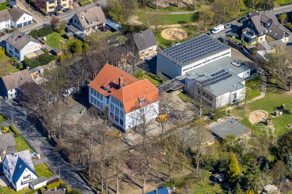 Aerial image Rüdinghausen - School building of the Huellbergschule on street Marderweg in Ruedinghausen at Ruhrgebiet in the state North Rhine-Westphalia, Germany
