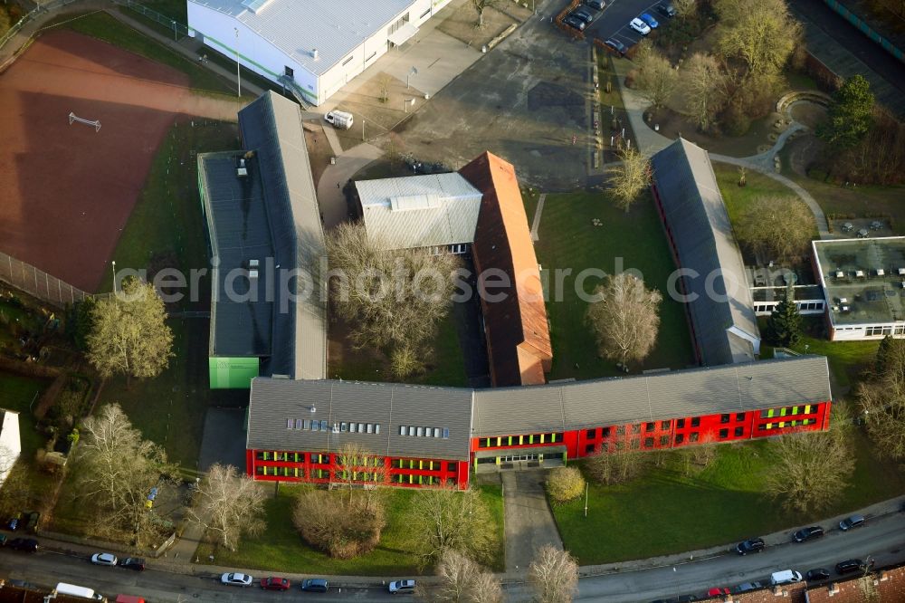 Aerial image Lübeck - School building of the Holstentor-Gemeinschaftsschule on Wendische Strasse in the district Sankt Lorenz in Luebeck in the state Schleswig-Holstein, Germany