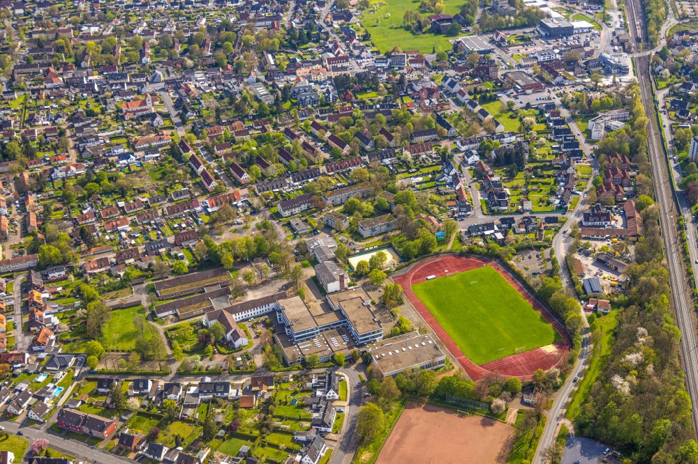 Bönen from above - School building of the Humboldt-Realschule and the Marie-Curie-Gymnasium with sports field on Billy-Montigny-Platz in Boenen in the state North Rhine-Westphalia, Germany