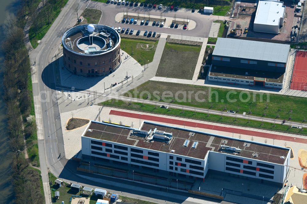 Aerial image Halle (Saale) - School building of the elementary school and high school Grundschule und Gemeinschaftsschule Kastanienallee in Halle (Saale) in the state Saxony-Anhalt, Germany