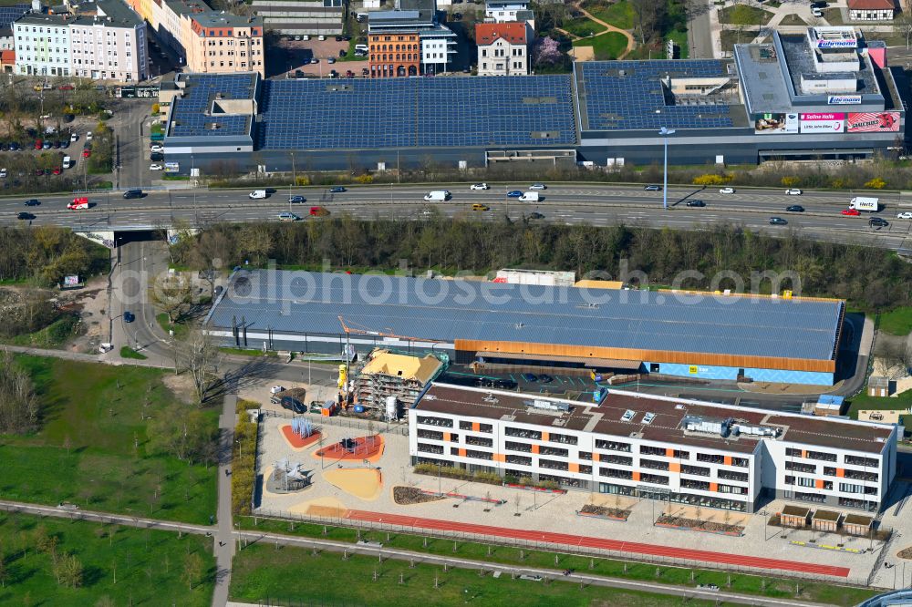 Aerial photograph Halle (Saale) - School building of the elementary school and high school Grundschule und Gemeinschaftsschule Kastanienallee in Halle (Saale) in the state Saxony-Anhalt, Germany
