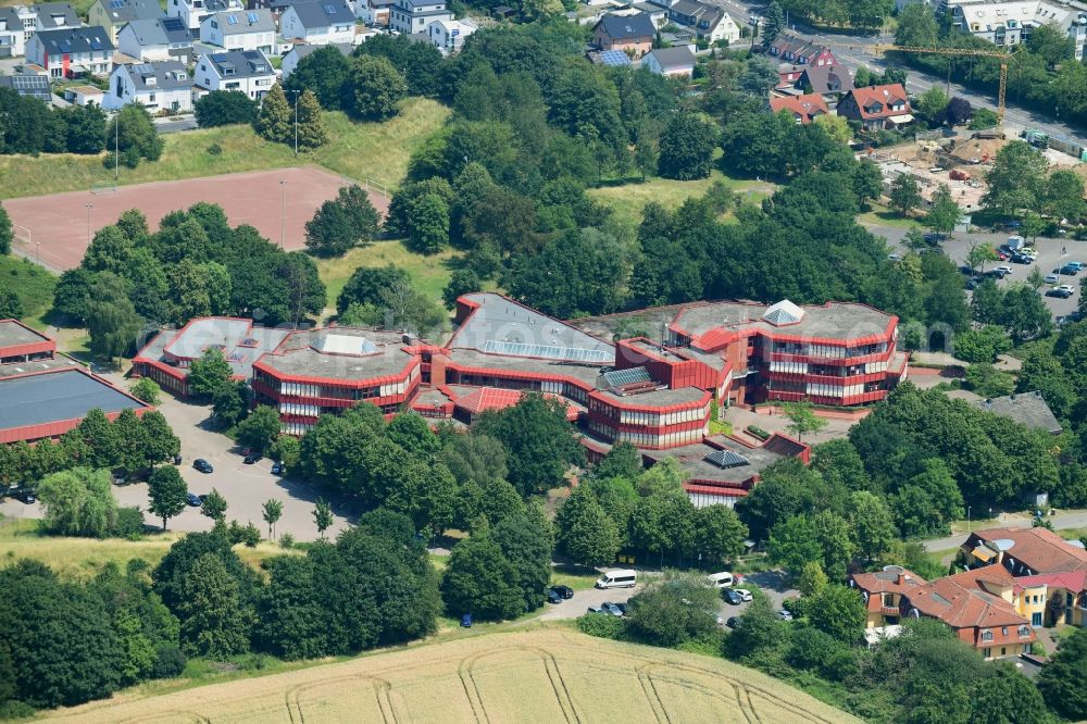 Aerial photograph Bonn - School building of the Integrierte Gesamtschule Bonn-Beuel on Siegburger Strasse in Bonn in the state North Rhine-Westphalia, Germany