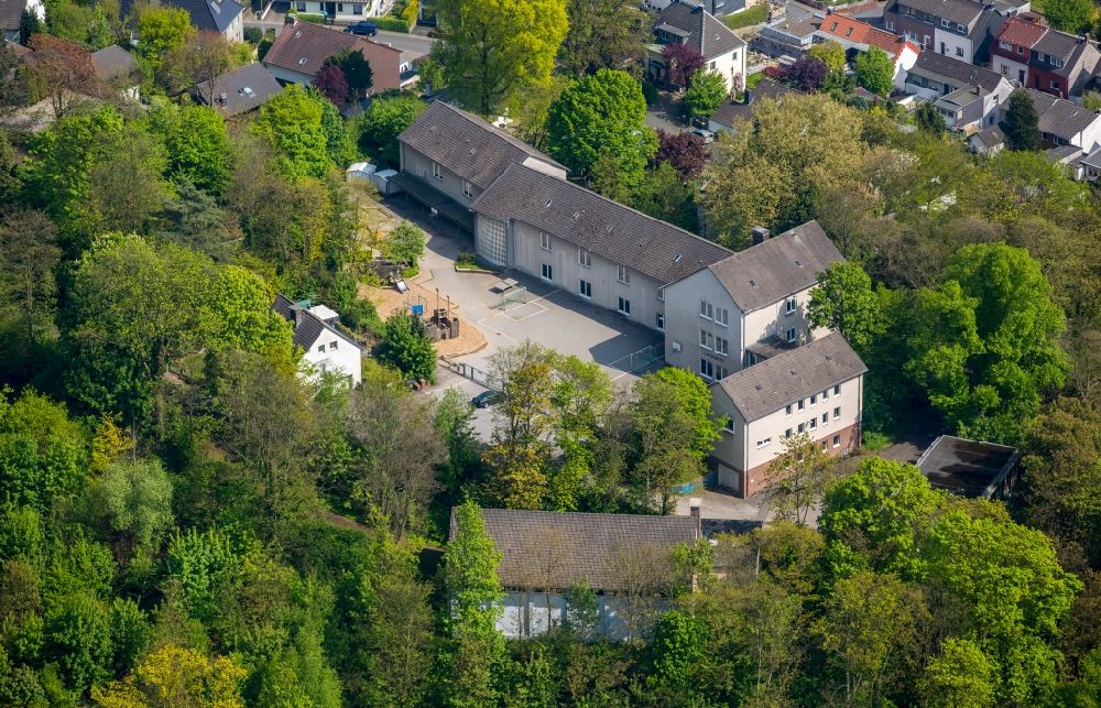 Kettwig from the bird's eye view: School building of the Jakob Muth-Schule Am Boegelsknappen in Kettwig in the state North Rhine-Westphalia, Germany