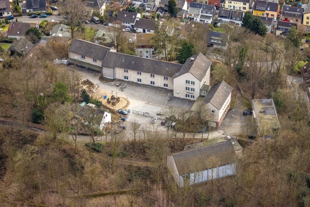 Kettwig from above - School building of the Jakob Muth-Schule Am Boegelsknappen in Kettwig at Ruhrgebiet in the state North Rhine-Westphalia, Germany