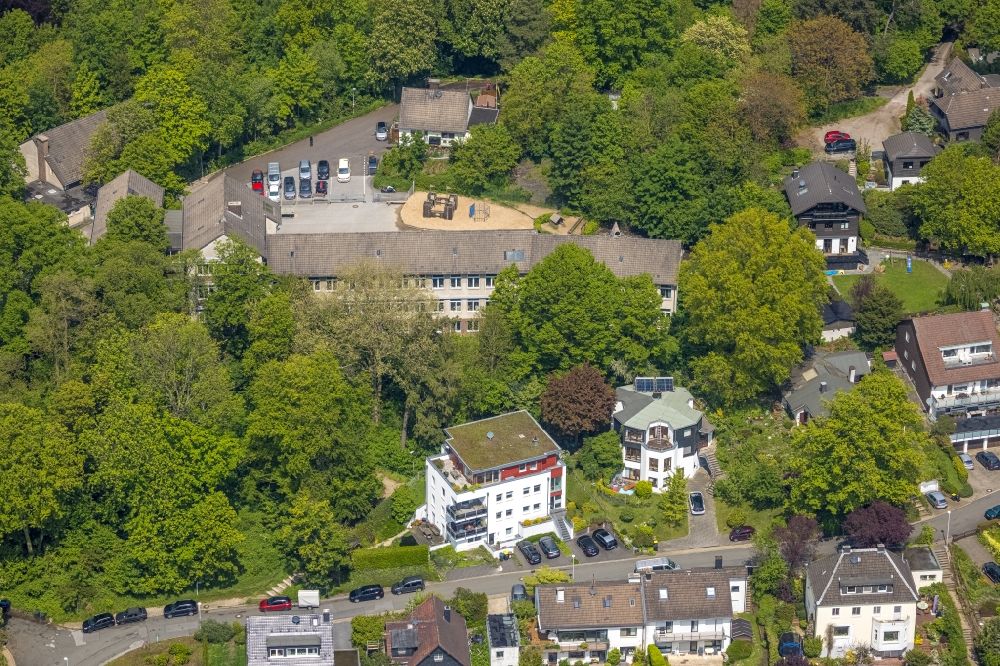 Aerial photograph Kettwig - School building of the Jakob Muth-Schule Am Boegelsknappen in Kettwig at Ruhrgebiet in the state North Rhine-Westphalia, Germany