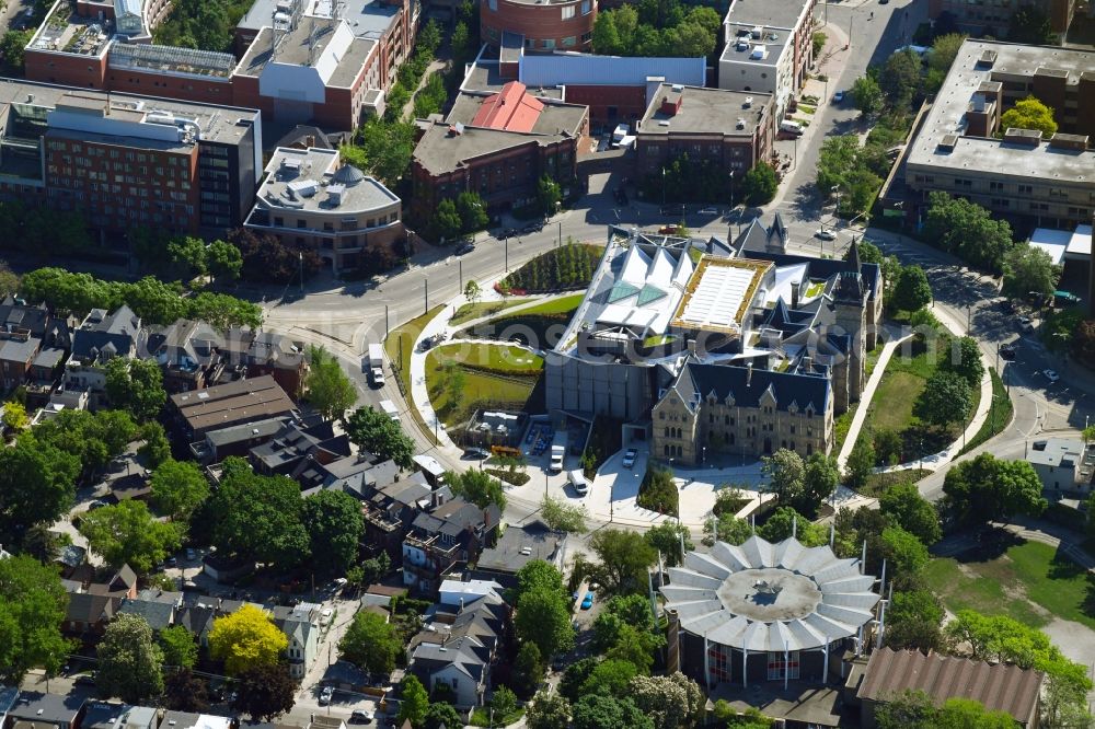 Aerial image Toronto - School building of the John H. Doniels Faculty of Architecture, Londscape, ond Design on Spadina Crescent in Toronto in Ontario, Canada