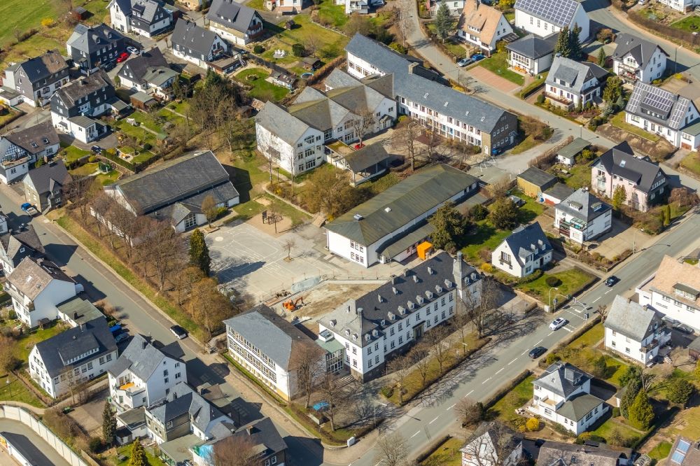Aerial image Schmallenberg - School building of the Kath. Grandschule and of neue Kinofgarten on Ringstrasse in Schmallenberg in the state North Rhine-Westphalia, Germany