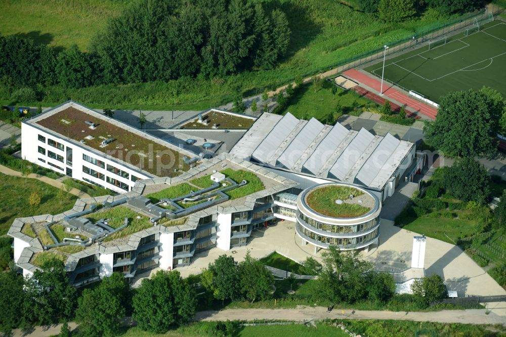 Aerial photograph Mühlenbecker Land - School building of the Kaethe-Kollwitz-Gesamtschule in the district Muehlenbeck in Muehlenbecker Land in the state Brandenburg, Germany
