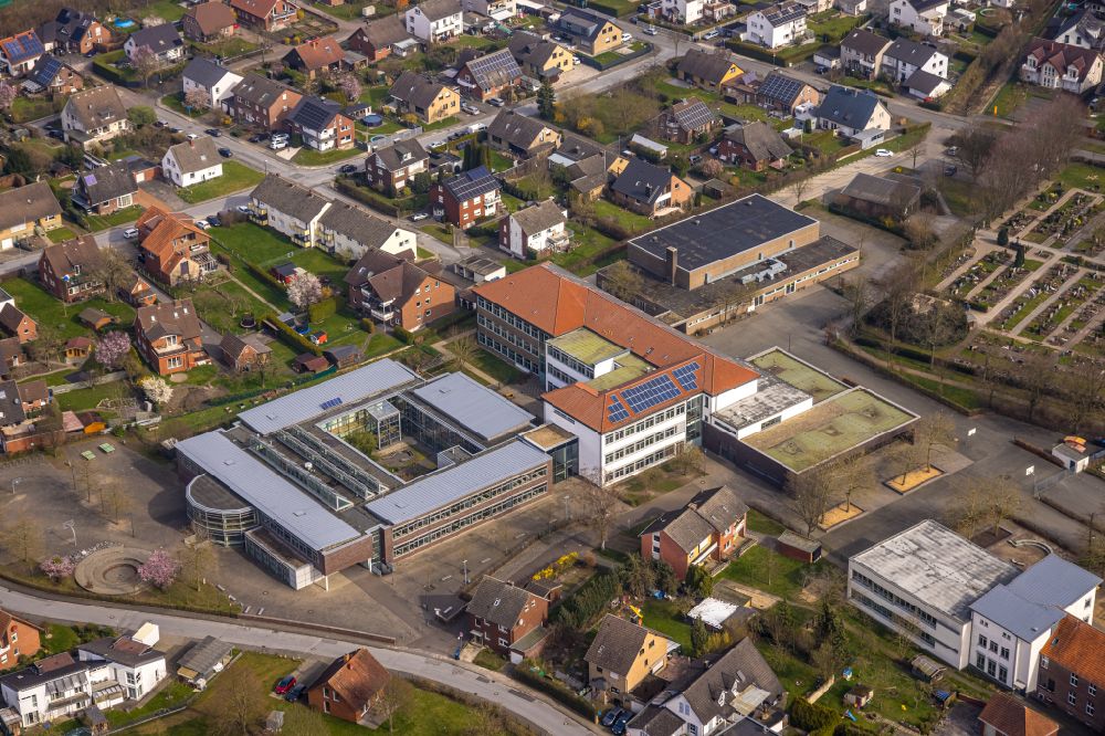 Lippetal from the bird's eye view: School building of the Lippetalschule on street Lippstaedter Strasse in Lippetal at Ruhrgebiet in the state North Rhine-Westphalia, Germany