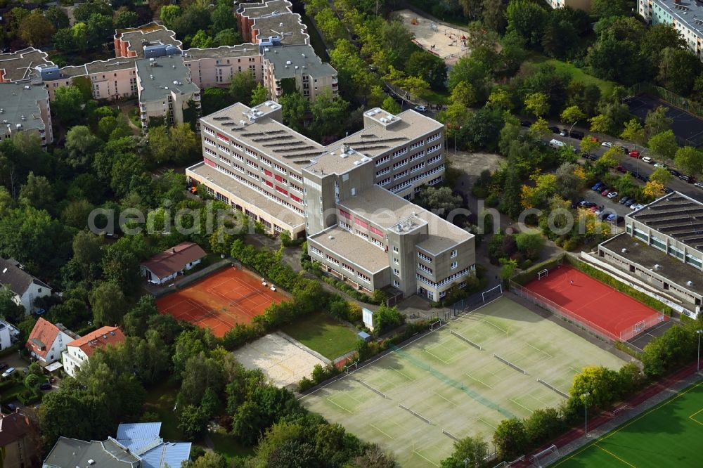 Aerial photograph Berlin - School building of the Louise-Schroeder-Schule - Oberstufenzentrum Buerowirtschaft and Verwaltung on Lippstaedter Strasse in the district Lichterfelde in Berlin, Germany