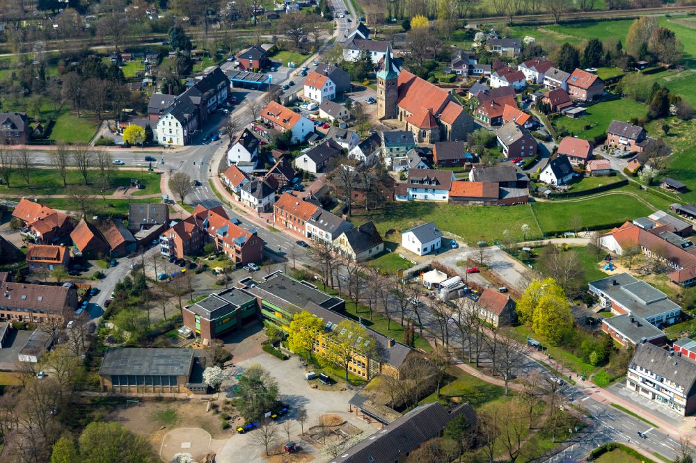 Aerial photograph Wulfen - School building of the Maria-Montessori-Schule Dorsten on street Kleiner Ring in Wulfen at Ruhrgebiet in the state North Rhine-Westphalia, Germany