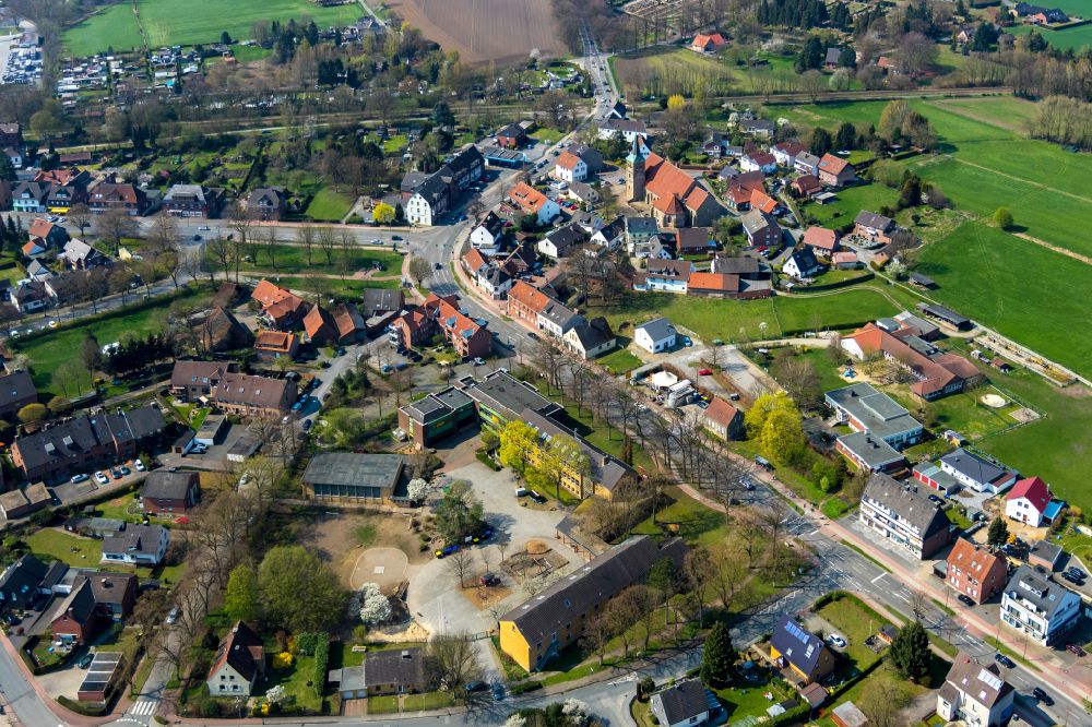 Wulfen from above - School building of the Maria-Montessori-Schule Dorsten on street Kleiner Ring in Wulfen at Ruhrgebiet in the state North Rhine-Westphalia, Germany