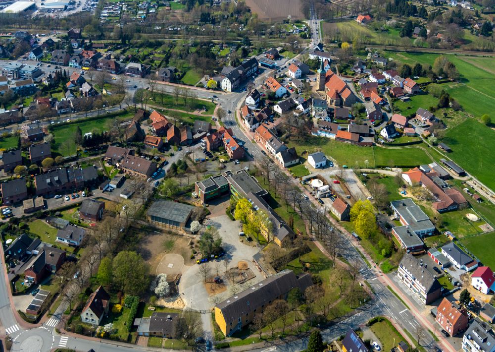 Wulfen from the bird's eye view: School building of the Maria-Montessori-Schule Dorsten on street Kleiner Ring in Wulfen at Ruhrgebiet in the state North Rhine-Westphalia, Germany