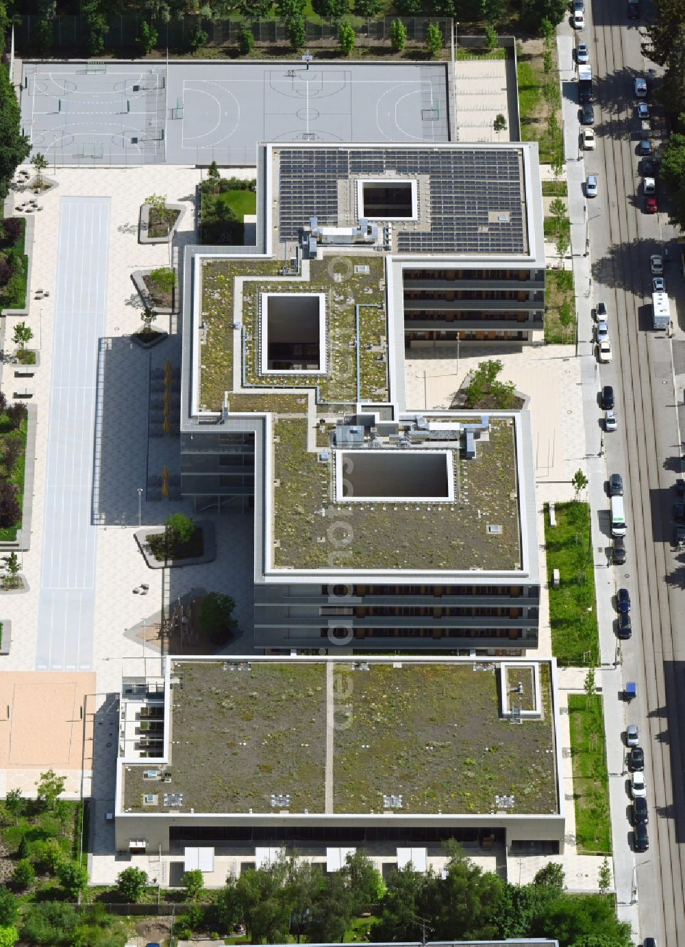 Aerial image München - School building of the Marieluise-Fleisser-Realschule on street Aschauer Strasse in the district Ramersdorf-Perlach in Munich in the state Bavaria, Germany