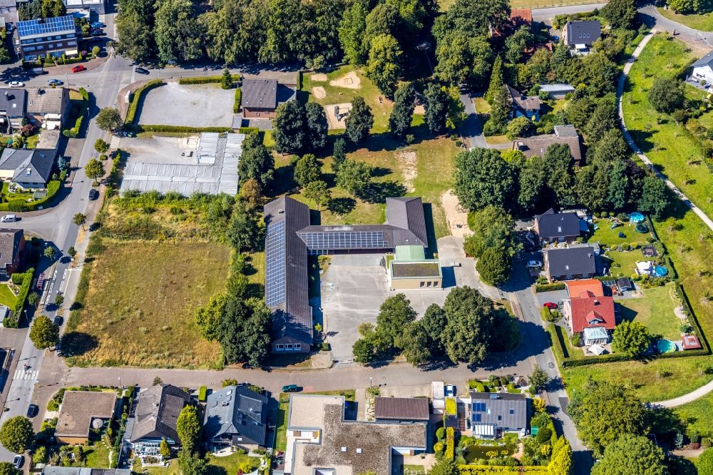 Aerial image Bottrop - School building of the Marienschule on Hoevekesweg in the district Feldhausen in Bottrop in the state North Rhine-Westphalia, Germany