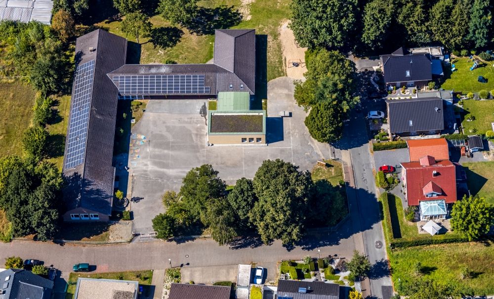 Aerial photograph Bottrop - School building of the Marienschule on Hoevekesweg in the district Feldhausen in Bottrop in the state North Rhine-Westphalia, Germany