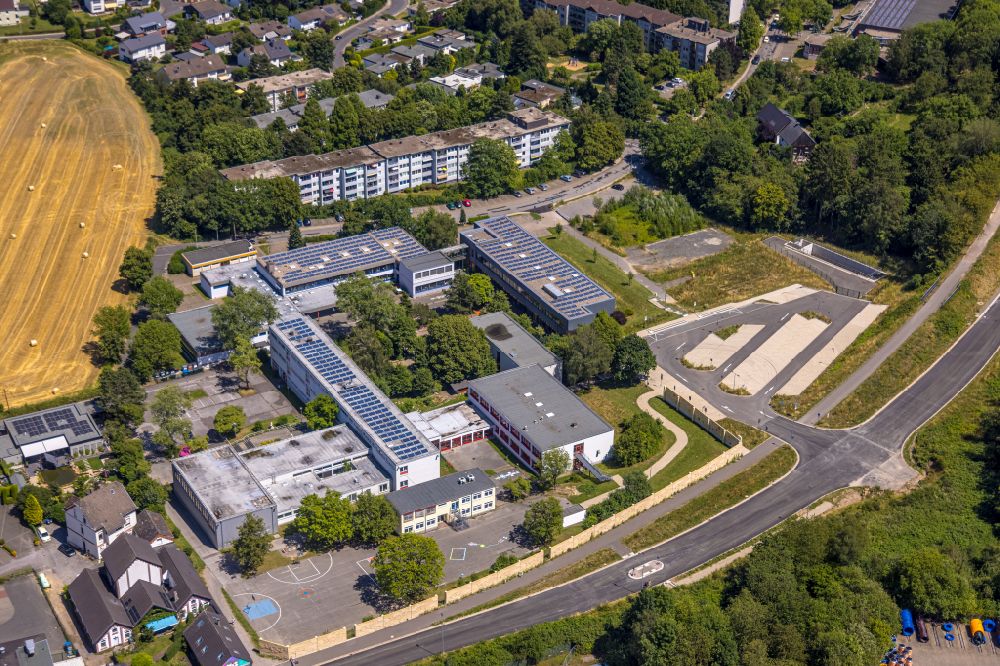 Aerial photograph Sprockhövel - School building of the Mathilde-Anneke-Schule and die Gemeinschaftsgrandschule Boergersbruch on Dresdener Strasse in Sprockhoevel in the state North Rhine-Westphalia, Germany