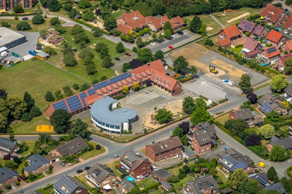 Aerial image Nordkirchen - School building of the Mauritiusschule on Mauritiusstrasse in Nordkirchen in the state North Rhine-Westphalia, Germany