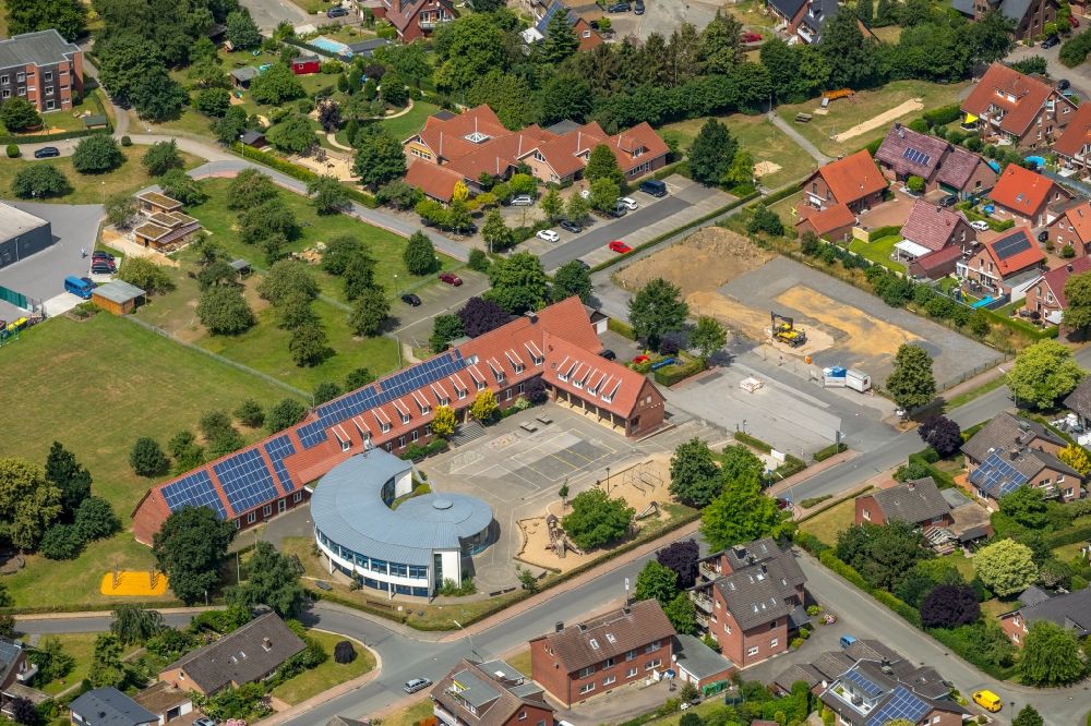 Aerial photograph Nordkirchen - School building of the Mauritiusschule on Mauritiusstrasse in Nordkirchen in the state North Rhine-Westphalia, Germany