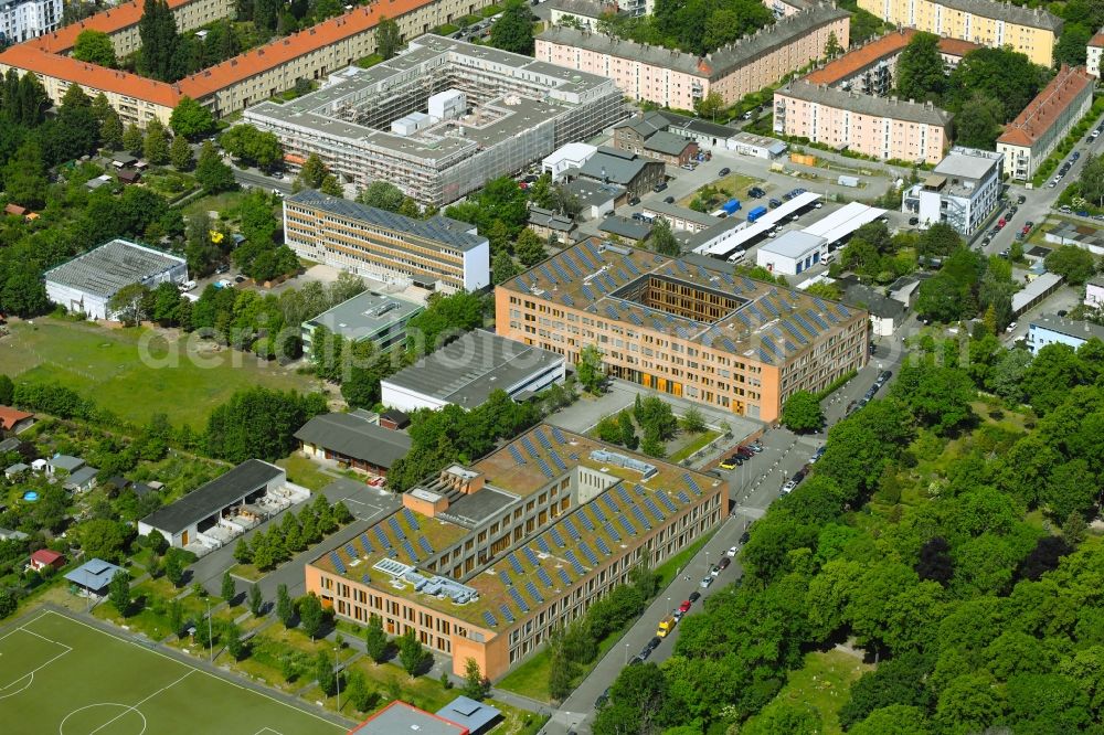 Aerial image Berlin - School building of the Max-Bill-Schule - OSZ Planen Bauen Gestalten on Gustav-Adolf-Strasse - Amalienstrasse in the district Weissensee in Berlin, Germany