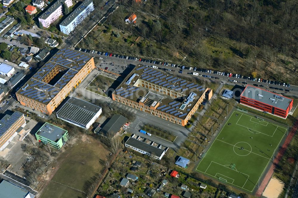 Aerial photograph Berlin - School building of the Max-Bill-Schule - OSZ Planen Bauen Gestalten on Gustav-Adolf-Strasse - Amalienstrasse in the district Weissensee in Berlin, Germany