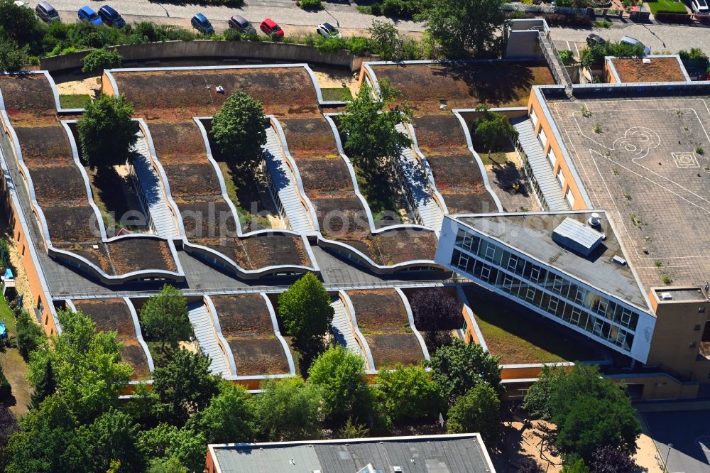 Aerial photograph Berlin - School building of the Michael-Ende-Schule on Neuhofer Strasse in the district Rudow in Berlin, Germany