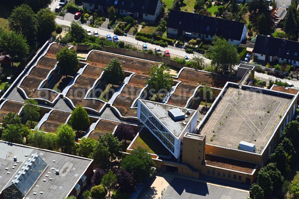 Berlin from the bird's eye view: School building of the Michael-Ende-Schule on Neuhofer Strasse in the district Rudow in Berlin, Germany
