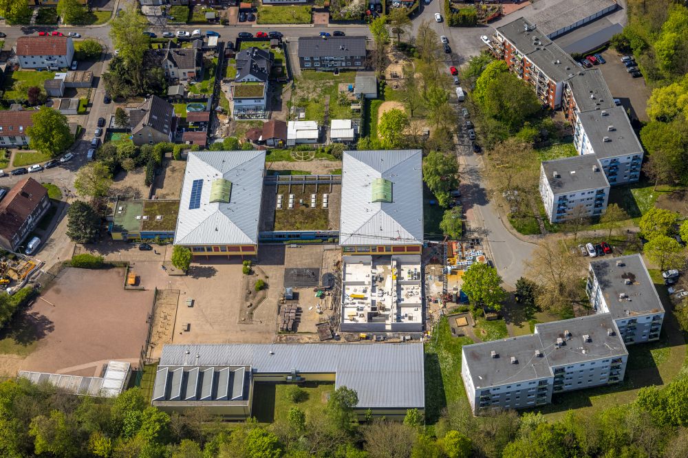 Aerial photograph Wanne-Eickel - school building of the Michaelschule on street Michaelstrasse in Wanne-Eickel at Ruhrgebiet in the state North Rhine-Westphalia, Germany
