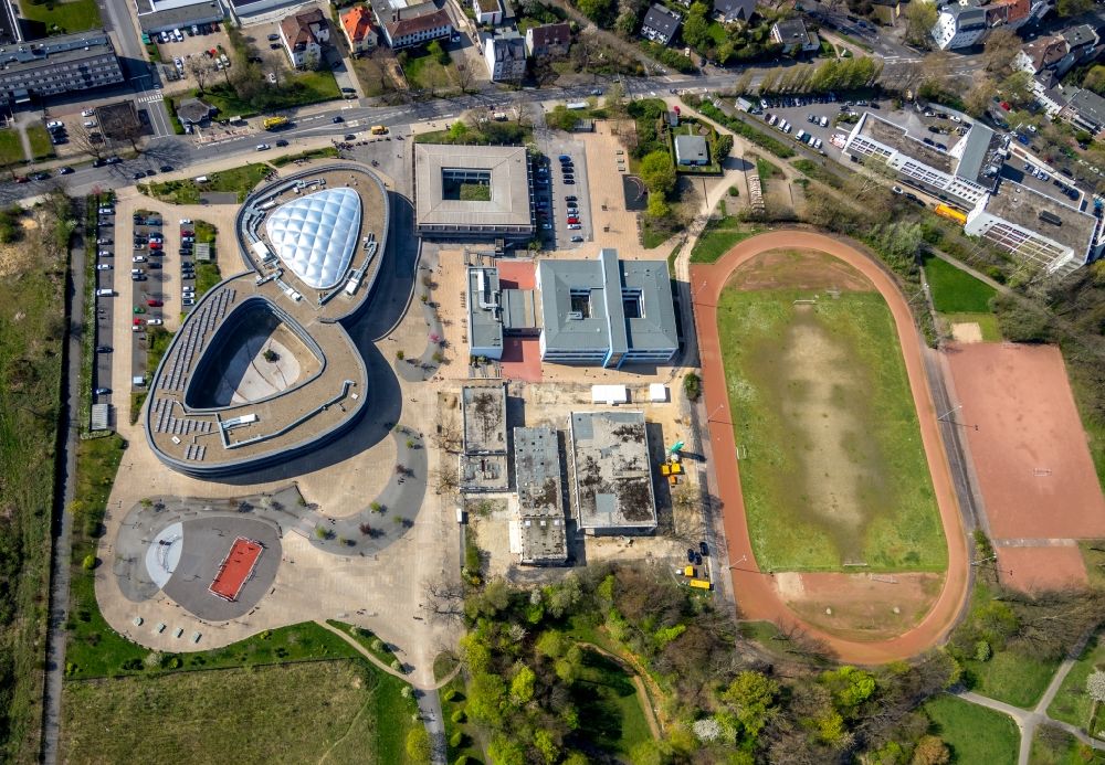 Aerial photograph Bochum - School building of the Neues Gymnasium Bochum an der Querenburger Strasse in Bochum in the state North Rhine-Westphalia