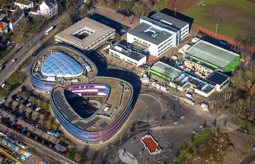 Aerial image Bochum - School building Neues Gymnasium Bochum on Querenburger Strasse in the district Wiemelhausen in Bochum in the Ruhr area in the state North Rhine-Westphalia, Germany