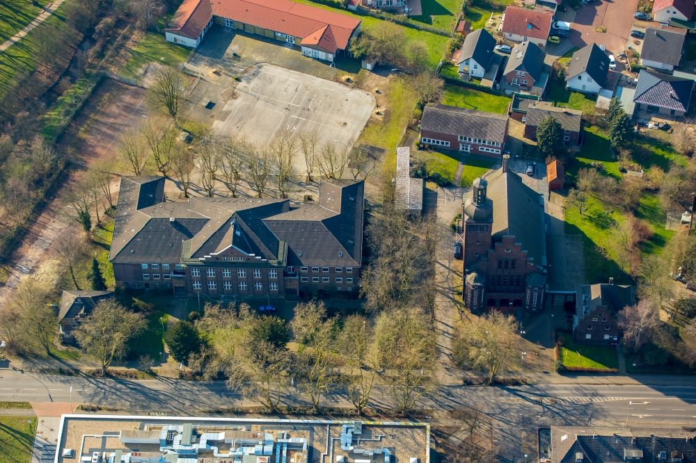 Aerial photograph Kamp-Lintfort - School building of the Niederrhein School, adult education center and protestant church on Friedrich-Heinrich-Allee in Kamp-Lintfort in the state of North Rhine-Westphalia