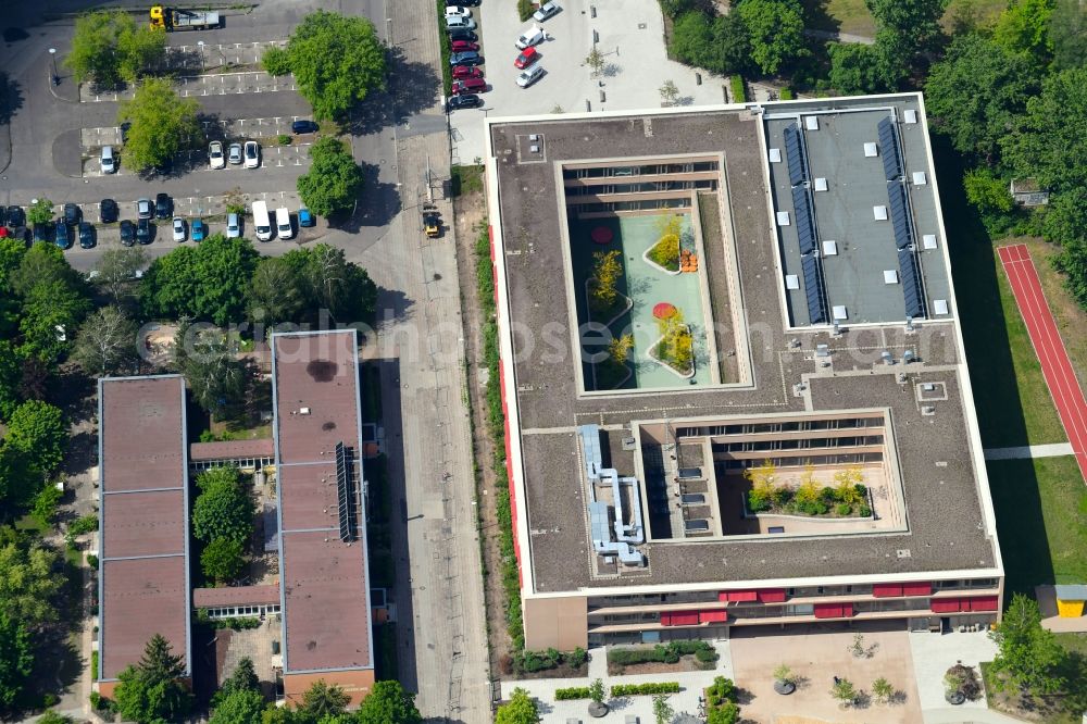 Berlin from above - School building of the Nils-Holgersson-Schule on Otto-Marquardt-Strasse in the district Fennpfuhl in Berlin, Germany