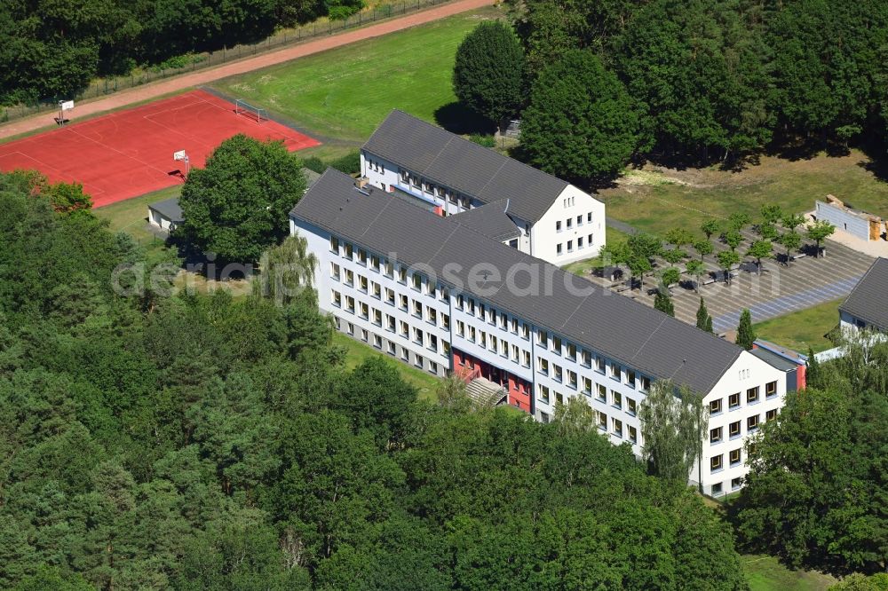 Aerial image Hennigsdorf - School building of the Oberschule Albert Schweitzer on Waidmannsweg in Hennigsdorf in the state Brandenburg, Germany