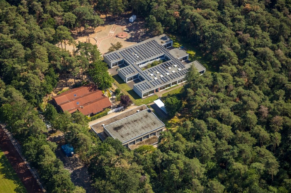 Aerial image Hünxe - School building of the Otto-Pankok-Schule in Huenxe in the state North Rhine-Westphalia, Germany