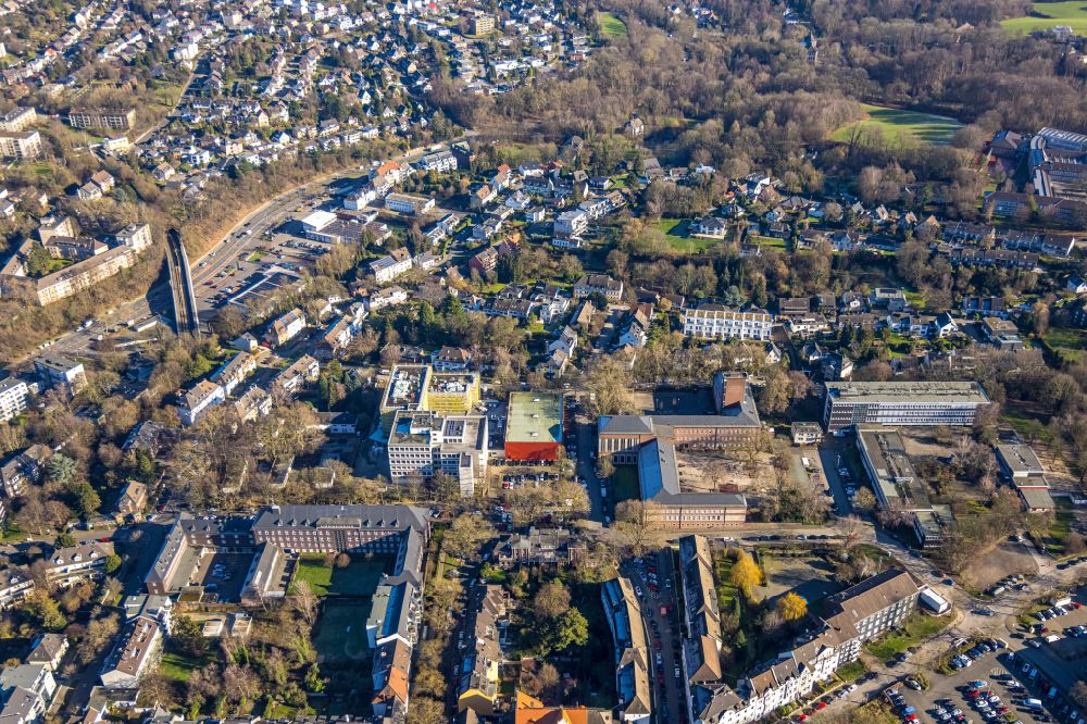 Aerial photograph Mülheim an der Ruhr - School building of the Otto-Pankok-Schule in Muelheim on the Ruhr at Ruhrgebiet in the state North Rhine-Westphalia, Germany