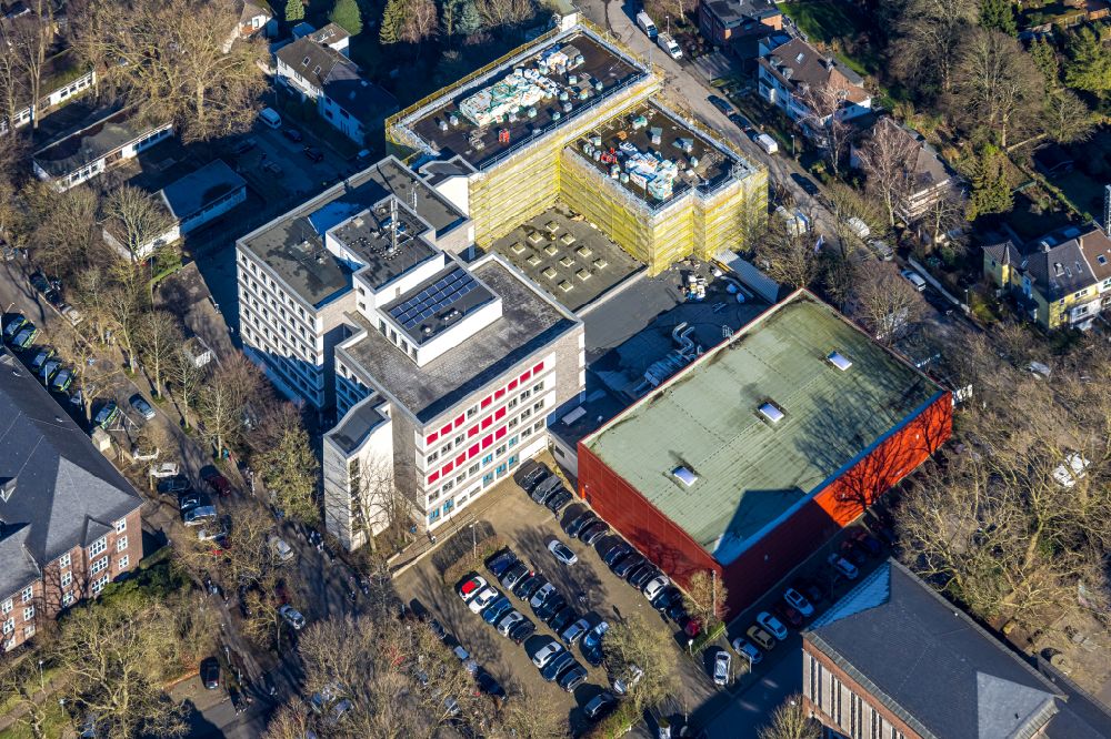 Aerial image Mülheim an der Ruhr - School building of the Otto-Pankok-Schule in Muelheim on the Ruhr at Ruhrgebiet in the state North Rhine-Westphalia, Germany