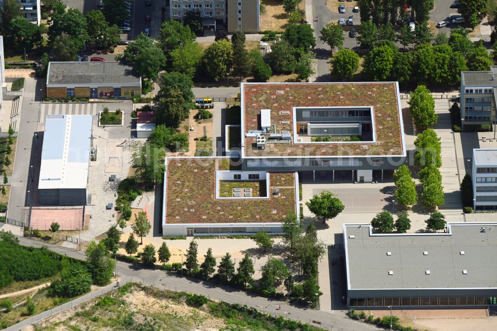 Aerial photograph Leipzig - School building of the Pablo-Neruda-Schule on street Tarostrasse in Leipzig in the state Saxony, Germany