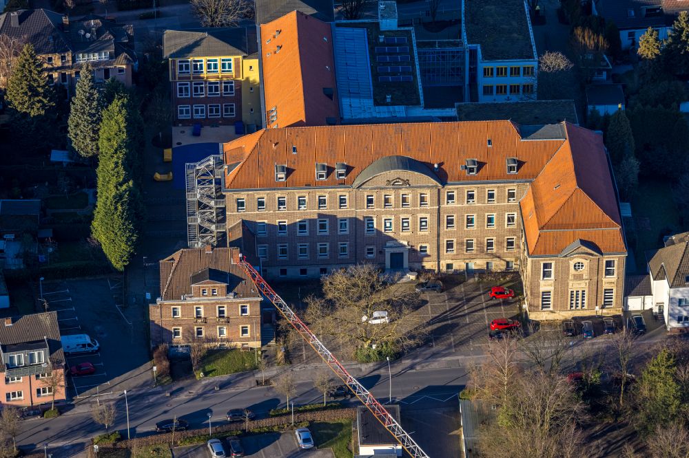 Aerial image Gladbeck - School building of the Ratsgymnasium Gladbeck on Mittelstrasse in Gladbeck in the state North Rhine-Westphalia, Germany