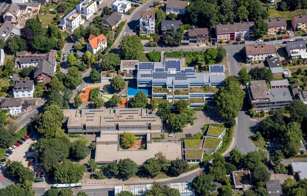 Aerial image Herdecke - School building of the Realschule am Bleichstein on Hengsteyseestrasse and Werner Richard Schule Am Sonnenstein in the district Westende in Herdecke in the state North Rhine-Westphalia, Germany