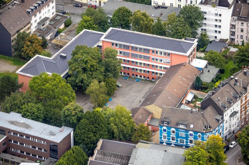 Aerial photograph Hagen - School building of the Realschule Haspe in Hagen at Ruhrgebiet in the state North Rhine-Westphalia, Germany