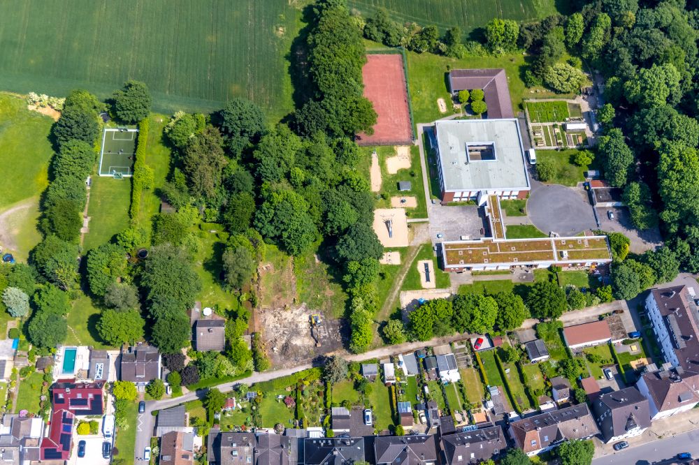 Aerial image Herne - School building of the Robert-Brauner-Schule with a construction site on street Bergstrasse in Herne at Ruhrgebiet in the state North Rhine-Westphalia, Germany