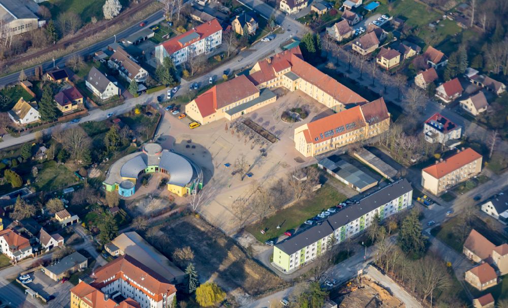 Luckau from the bird's eye view: School building of the Rosa Luxemburg Grundschule on street Matschenzstrasse in Luckau in the state Brandenburg, Germany