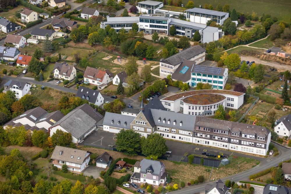 Aerial image Deuz - School building of the Schule Deuz in Deuz in the state North Rhine-Westphalia, Germany