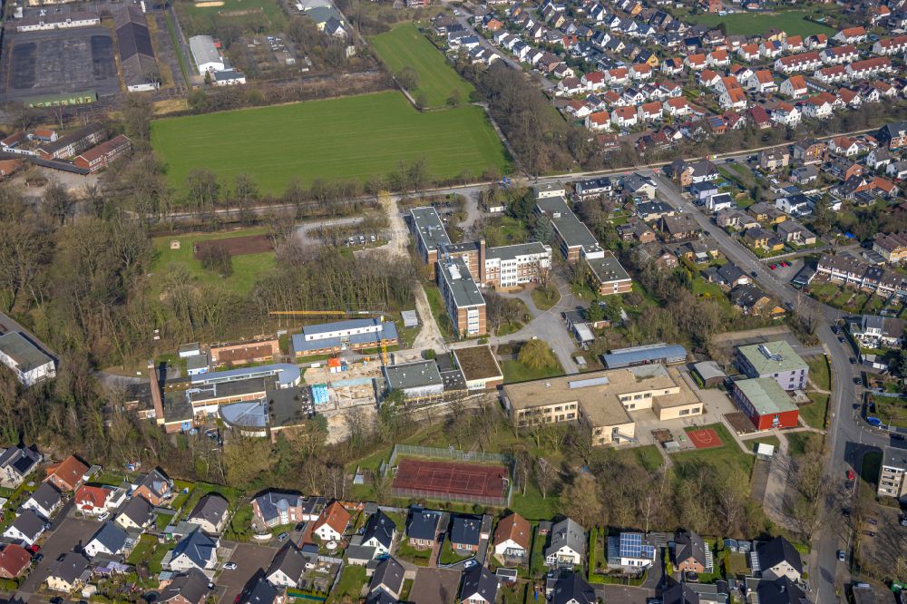 Aerial image Hamm - school building of the Schule im Heithof in the Heithofer Allee in Hamm at Ruhrgebiet in the state North Rhine-Westphalia, Germany