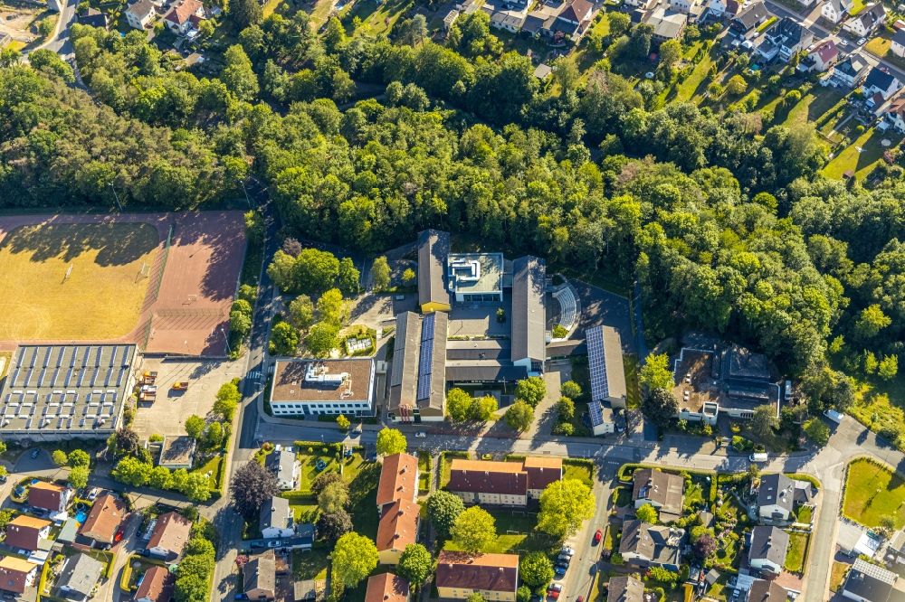 Aerial image Wickede (Ruhr) - School building of the Sekundarschule of Gemeinde Wickede (Ruhr) on Ludgerusstrasse in the district Vosswinkel in Wickede (Ruhr) in the state North Rhine-Westphalia, Germany