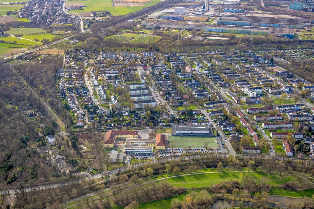 Aerial photograph Duisburg - School building, sports hall and sports field of the St. Georges - The English International School Duisburg-Dusseldorf on the street Am Neuen Angerbach in the district Duisburg Sud in Duisburg in the state North Rhine-Westphalia, Germany