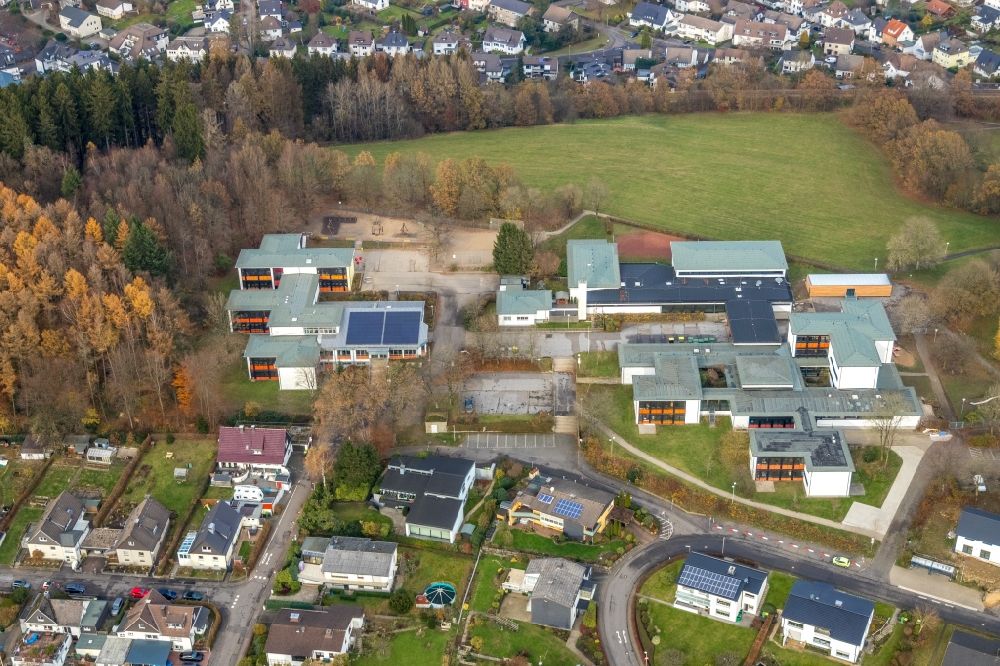 Aerial image Meinerzhagen - School building of the Staedt. Gemeinschaftsgrundschule Auf of Wahr in Meinerzhagen in the state North Rhine-Westphalia, Germany