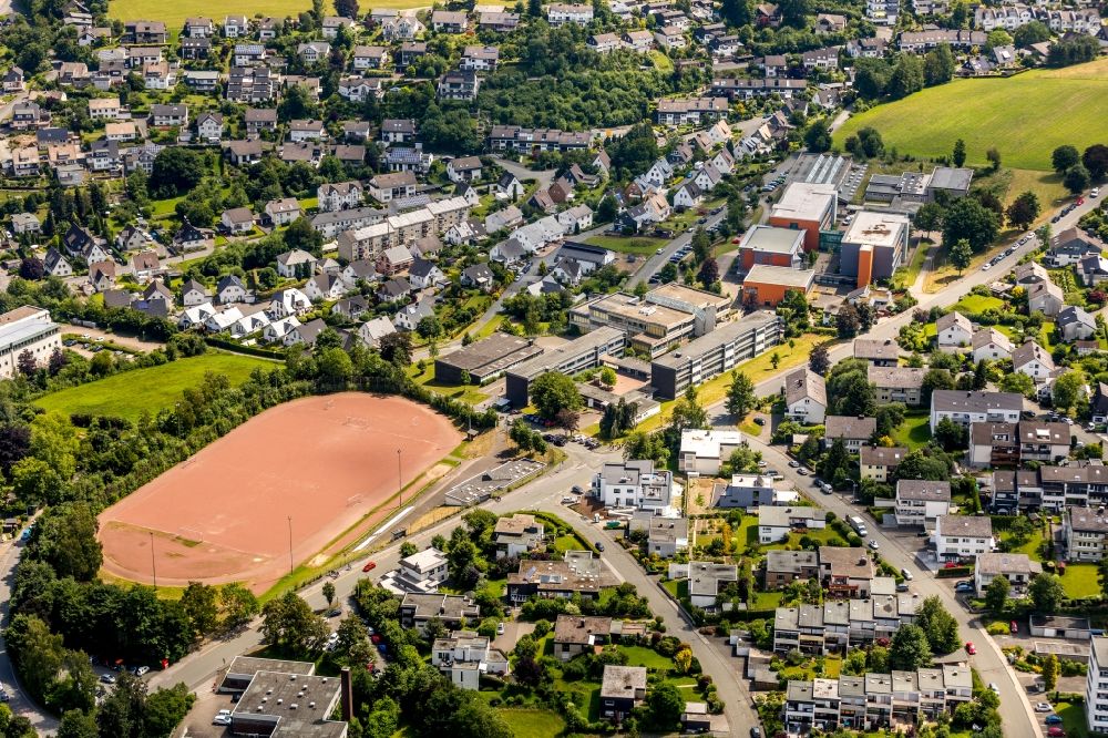 Aerial photograph Meschede - School building of the St.Walburga-Hauptschule and das Gymnasium of Stadt Meschede on Scheofweg in Meschede in the state North Rhine-Westphalia, Germany